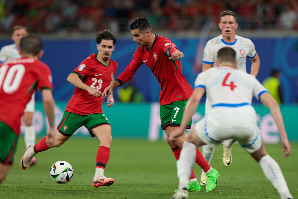 ayx-C罗与60激战TL分钟，出色防守胜负难料！，TheShy焦点对战上演精彩一战的简单介绍