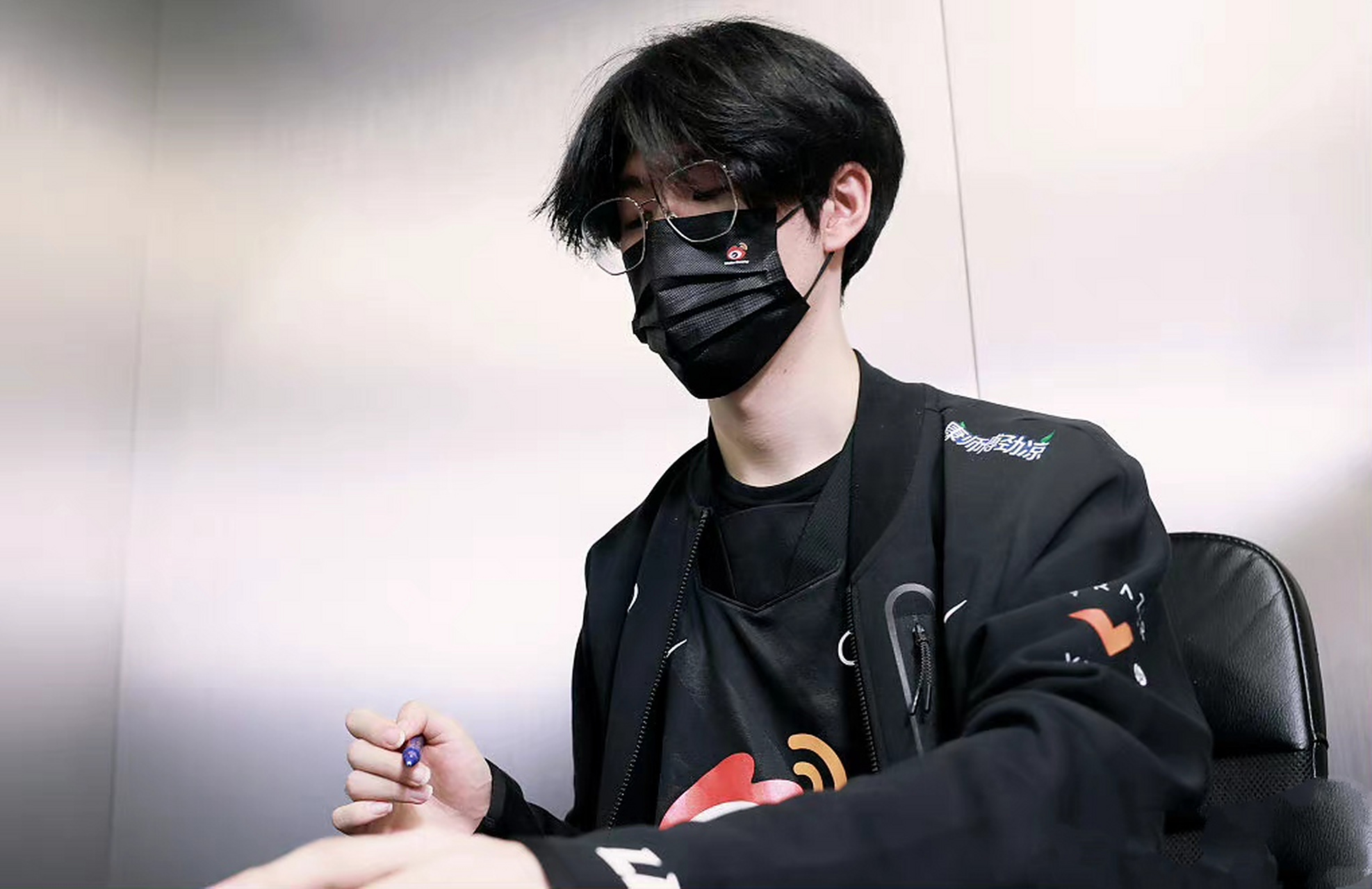 爱游戏官网-包含穆雷与40激战G2分钟，重要助攻胜负难料！，TheShy焦点对战赛场气氛高涨的词条