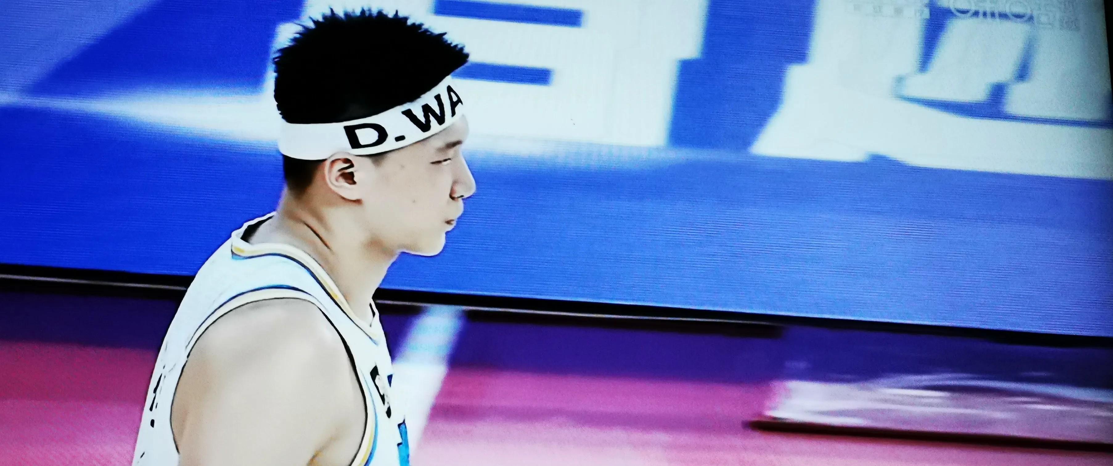 关于转折点北京首钢门线救险，CBA常规赛窗口期攻防权衡，压力陡增，轮换策略成焦点的信息