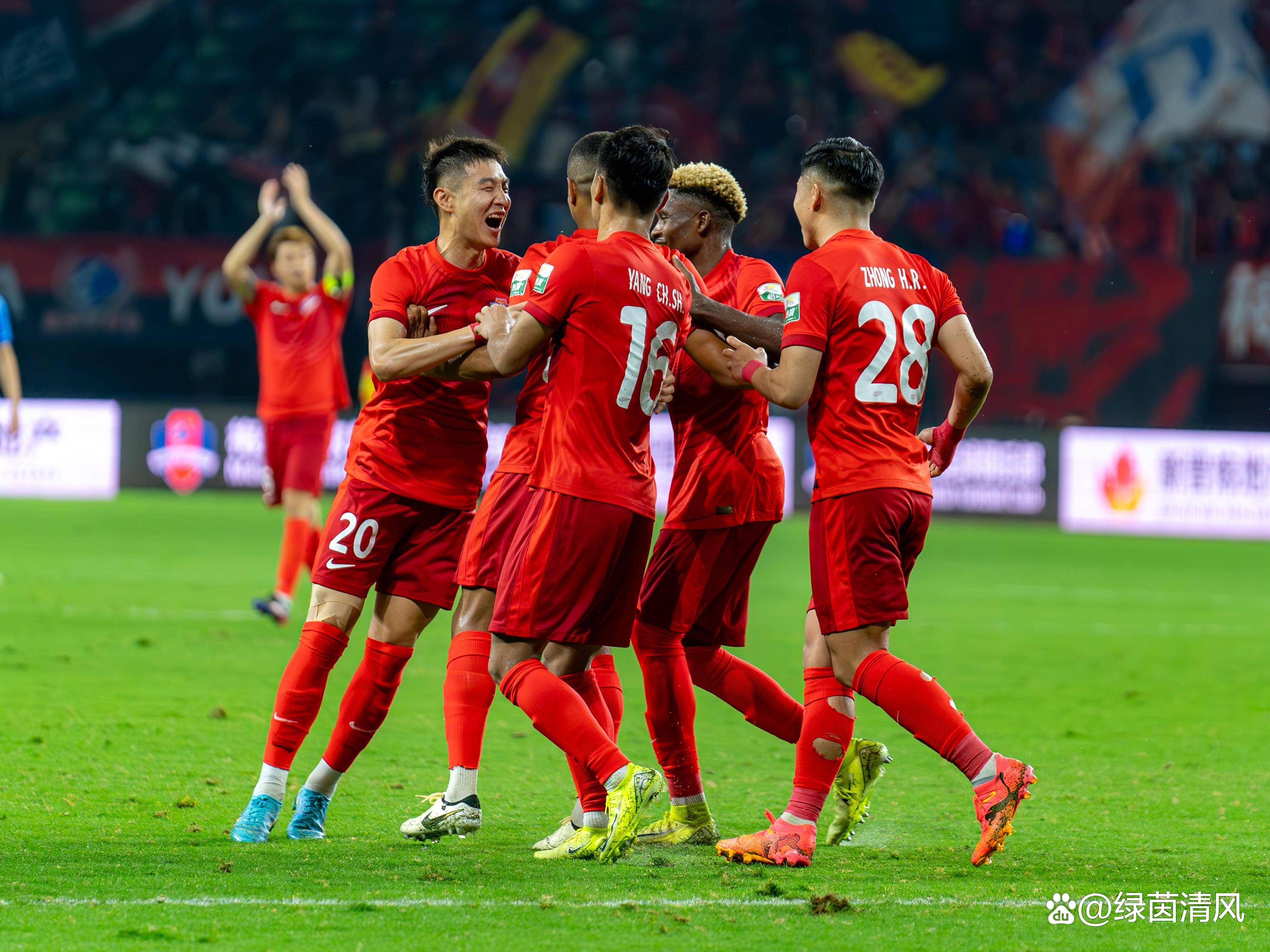 爱游戏官网-转会期CBA季后赛焦点战，武汉三镇刷新队史纪录，赛场秩序良好，阵容厚度经受考验的简单介绍