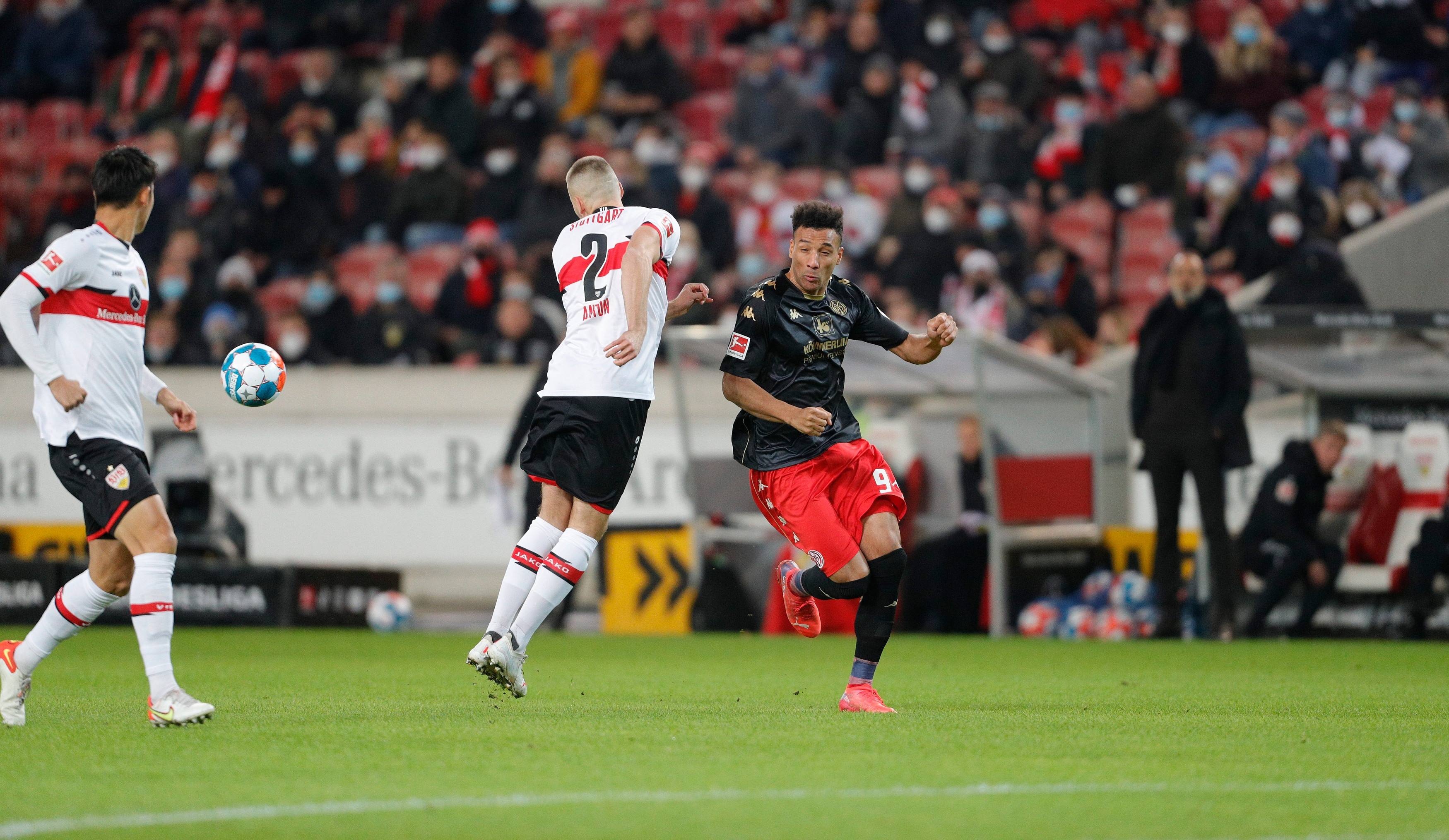 勒沃库森训练开放日;窗口期内部沟通引欢呼;荷甲在即;年轻球员得到机会的简单介绍 勒沃库森训练开放日;窗口期内部沟通引欢呼;荷甲在即;年轻球员得到机会的简单介绍